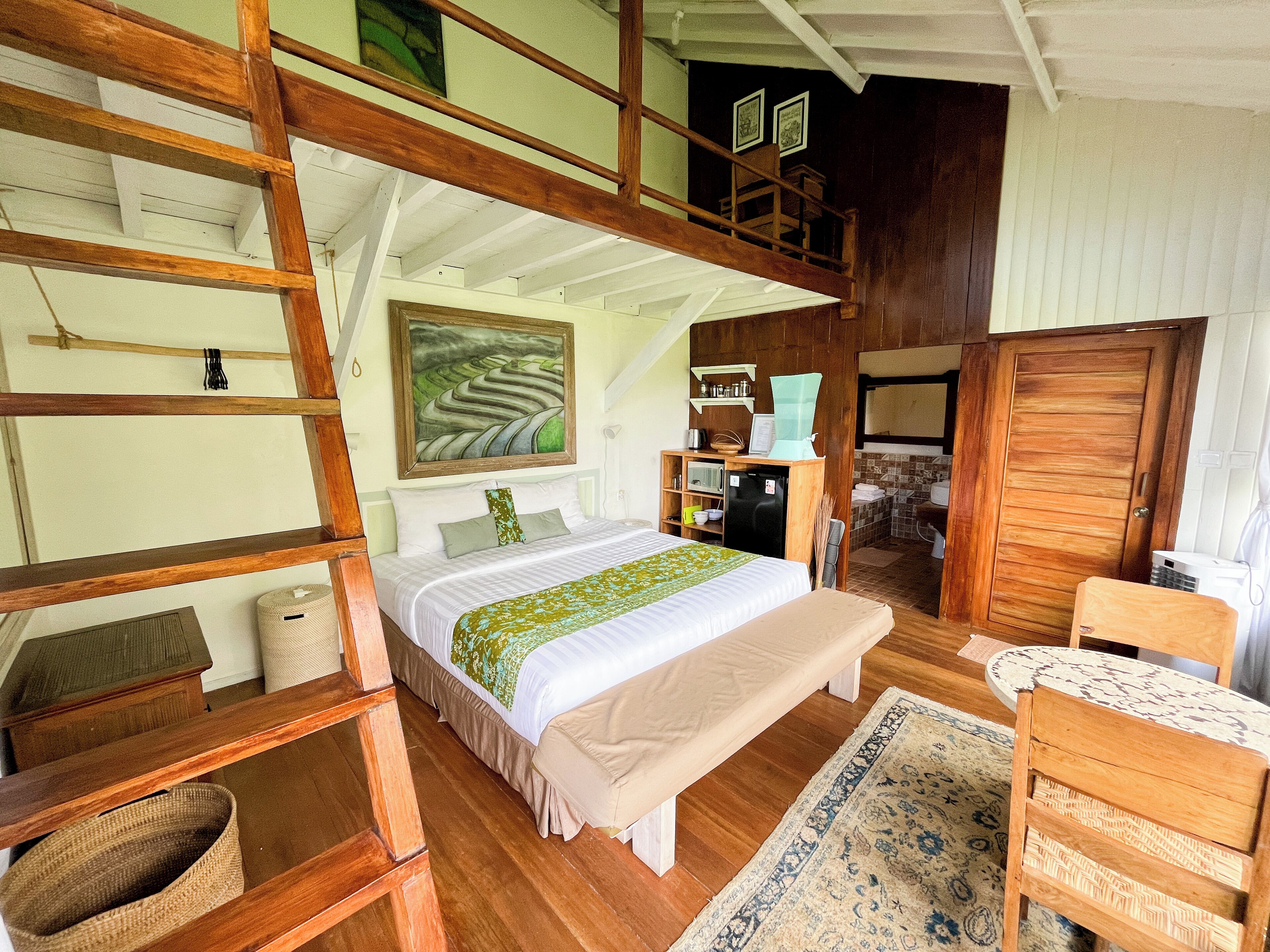 In-room safe, bed sheets