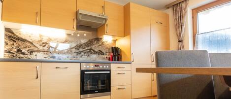 Réfrigérateur, four, plaque de cuisson, lave-vaisselle