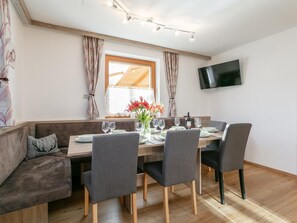 Dining - Lovingly furnished apartement with bbq (Zellberg)