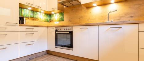 Réfrigérateur, four, plaque de cuisson, lave-vaisselle