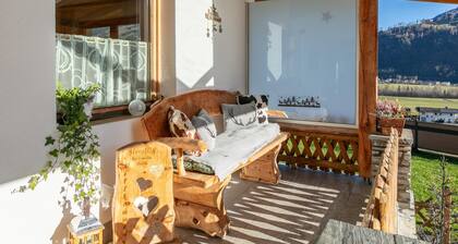 Spacious apartment with ski bus on the doorstep