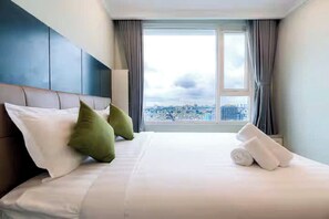 Suíte família, 3 quartos, acesso ao Club Lounge, vista para a cidade | Roupas de cama de algodão egípcio, roupas de cama premium