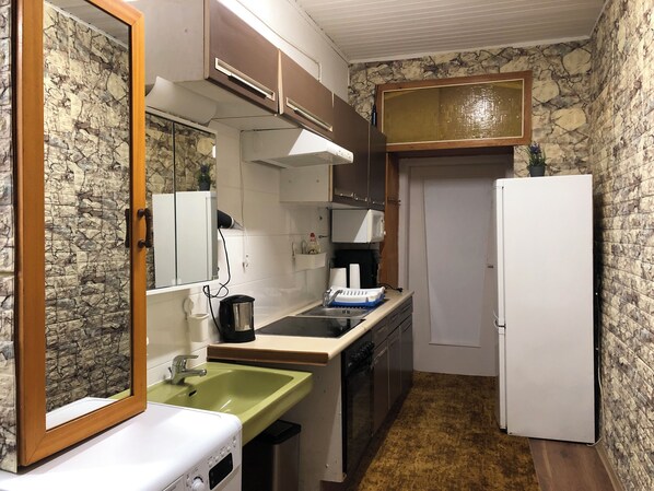 ベーシック アパートメント | 専用キッチン | 冷蔵庫、電子レンジ、オーブン、コンロ