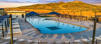 Skyline 1698, Sauna, Arcade Table, Ping Pong Table, Community Amenities