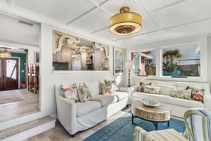 TV - Mermaid House Directly Across from the Beach | Private Pool and Pool House | Tiki Bar (Fernandina Beach)