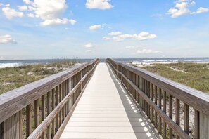 Beach nearby - Mermaid House Directly Across from the Beach | Private Pool and Pool House | Tiki Bar (Fernandina Beach)