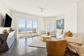 Smart TV - Oceanfront | Luxury 6th Floor Ocean Place | Fully Renovated | 2 King Beds | Walk to Ritz Carlton (Fernandina Beach)