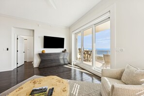 Smart TV - Oceanfront | Luxury 6th Floor Ocean Place | Fully Renovated | 2 King Beds | Walk to Ritz Carlton (Fernandina Beach)