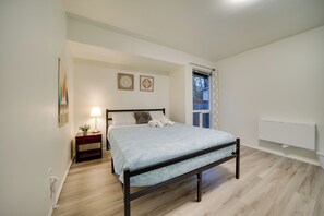 Iron/ironing board, internet, bed sheets