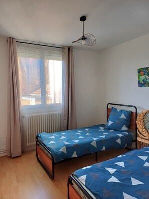 Fer et planche Ă repasser, Wi-Fi, draps fournis