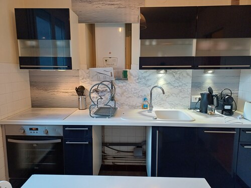 Sunny apartment with balcony near train station, hospital, Prisme...