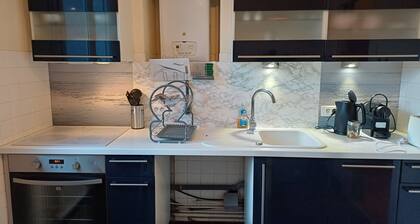 Sunny apartment with balcony near train station, hospital, Prisme...