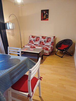 Interior - Sunny apartment with balcony near train station, hospital, Prisme... (Aurillac)