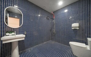 Basic Twin Room | Bathroom - BAY HOTEL (Busan)