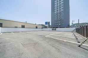Free self-parking - BAY HOTEL (Busan)