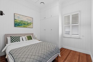 Silitysrauta/-lauta, ilmainen Wi-Fi, vuodevaatteet