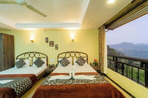 Desk, soundproofing, free WiFi