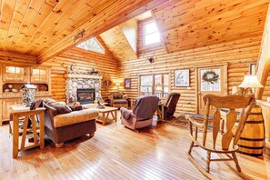 TV, fireplace, ping pong, books