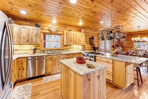 Fridge, microwave, stovetop, dishwasher