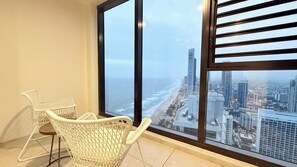Interior - 『CASSA OCEAN』Coastal Luxe 1BR | Oceanview Getaway (Surfers Paradise)