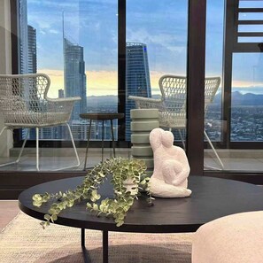 Interior - 『CASSA OCEAN』Coastal Luxe 1BR | Oceanview Getaway (Surfers Paradise)