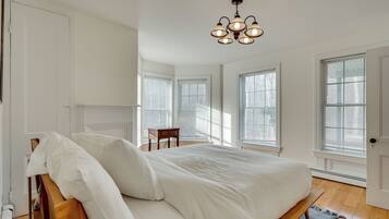 4 habitaciones, tabla de planchar con plancha, internet y ropa de cama