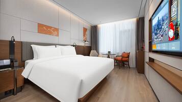 豪華雙人房 | 房內夾萬、書桌、手提電腦工作空間、熨斗/熨衫板