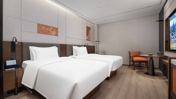 高級雙床房 | 房內夾萬、書桌、手提電腦工作空間、熨斗/熨衫板