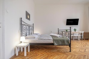 Iron/ironing board, free WiFi - Bright 2BR Apartment Near Danube (Vienna)