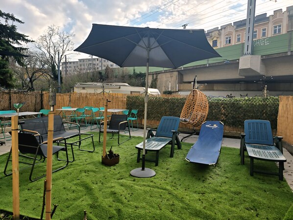 Garden - Bright 2BR Apartment Near Danube (Vienna)