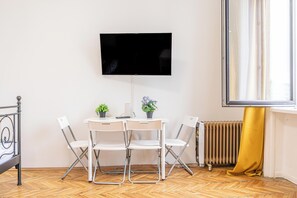 Căn hộ cơ bản | Bếp riêng | Tủ lạnh, lò vi sóng, lò nướng, bếp nấu 