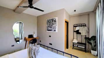 Superior Queen Room | Desk, iron/ironing board (on request), WiFi (free)