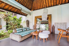 Flat-screen TV - Villa Anouk (Seminyak)