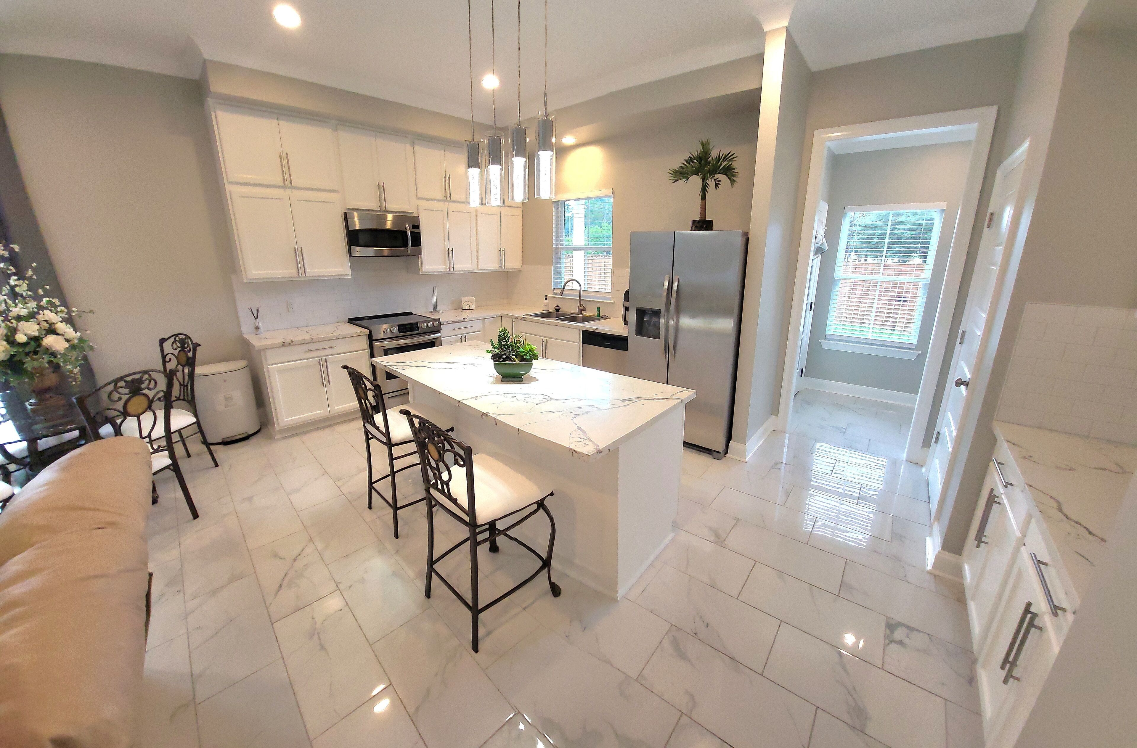 Micro-ondes, four, plaque de cuisson, lave-vaisselle