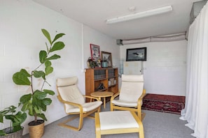 Interior - Waves and Wander - cozy coastal escape (New Plymouth)