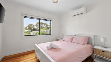 Strygejern/strygebræt, weekendseng, internetforbindelse