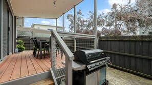 Outdoor dining - Blue Tides Getaway in Cowes (Cowes)