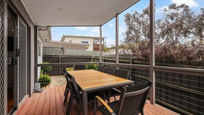 Outdoor dining - Blue Tides Getaway in Cowes (Cowes)