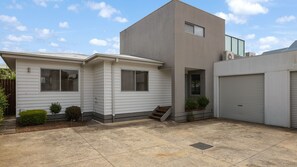 Exterior - Blue Tides Getaway in Cowes (Cowes)