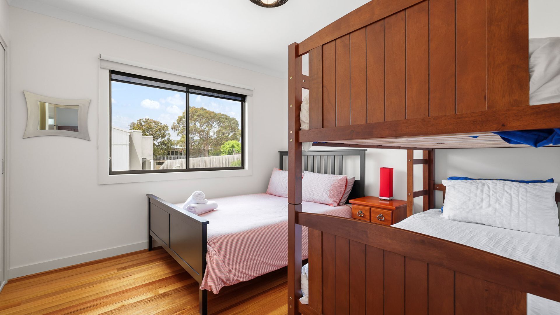 Iron/ironing board, travel cot, Internet