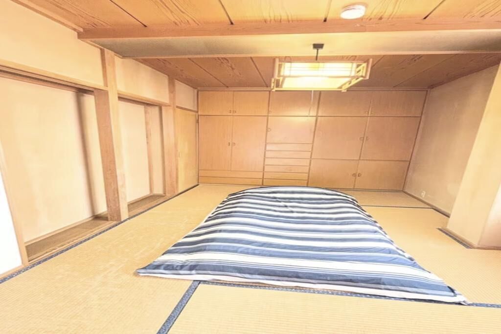 アイロン / アイロン台、WiFi (無料)、ベッドシーツ