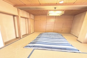 Bügeleisen/Bügelbrett, kostenloses WLAN, Bettwäsche