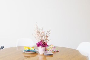 Dining - Prime Kingston Modern Apt with Balcony near Lake (Kingston)