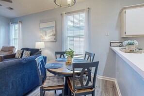 Dining - Pool Access! ‘Tee & Sea’ Condo in Myrtle Beach (Myrtle Beach)