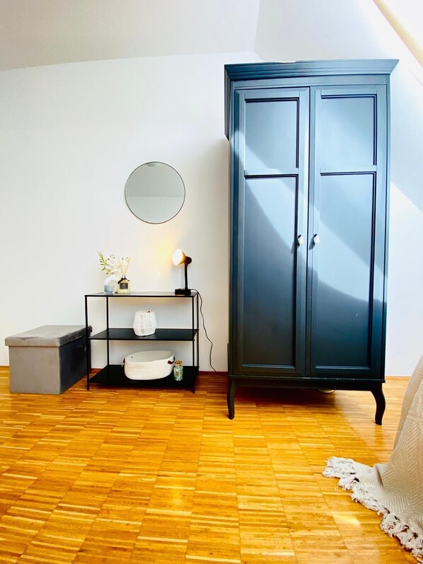 Basic Apartment | Iron/ironing board