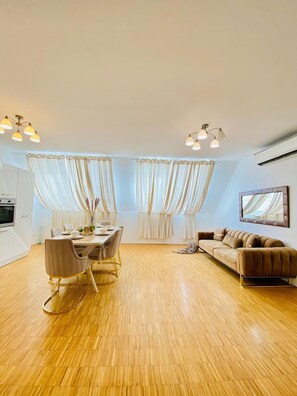 Basic Apartment | Living room - Comfy 3BR Apt With Living Room Balcony (Vienna)
