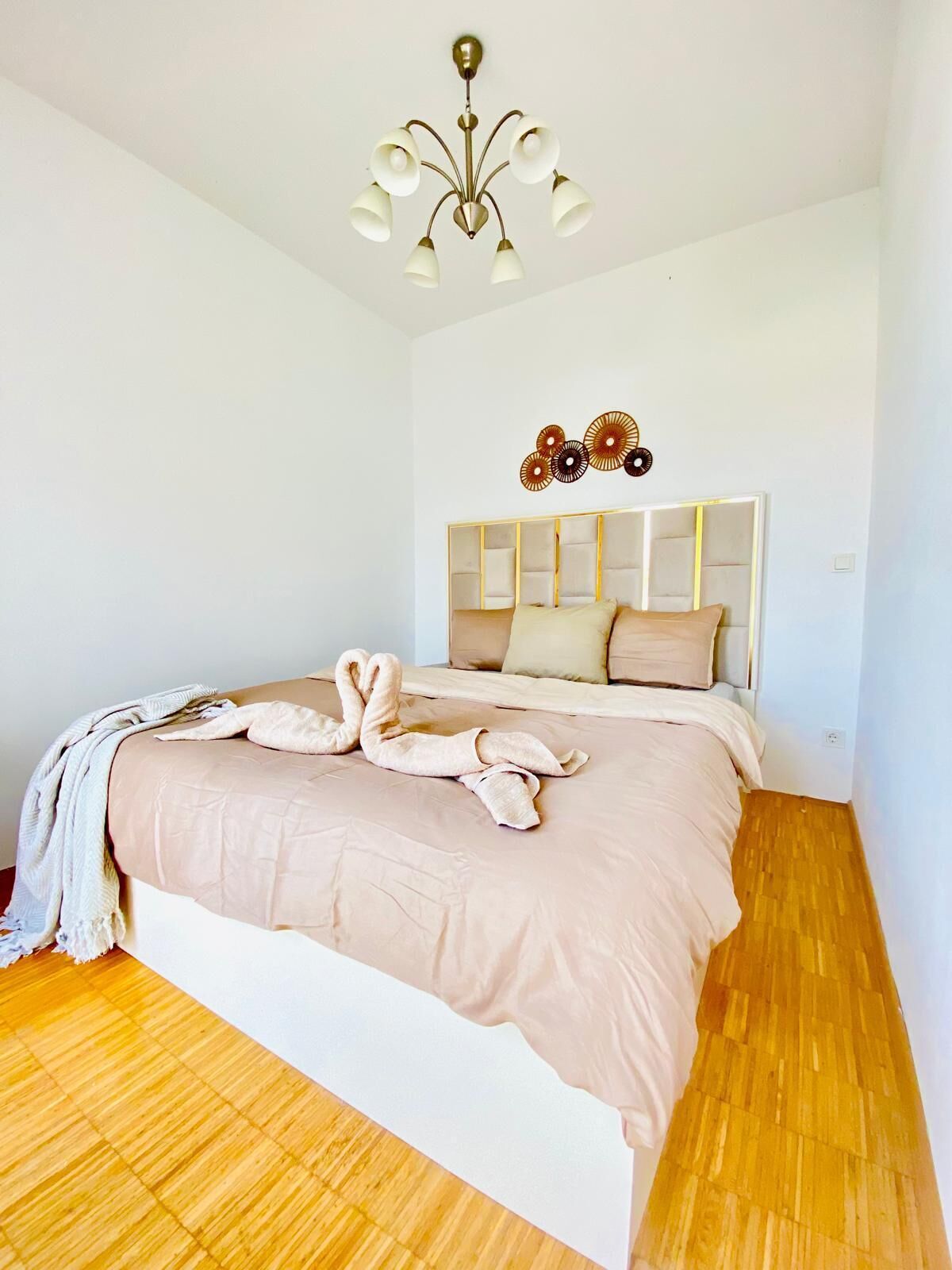 เบสิกอพาร์ทเมนท์ | เตารีด/โต๊ะรีดผ้า