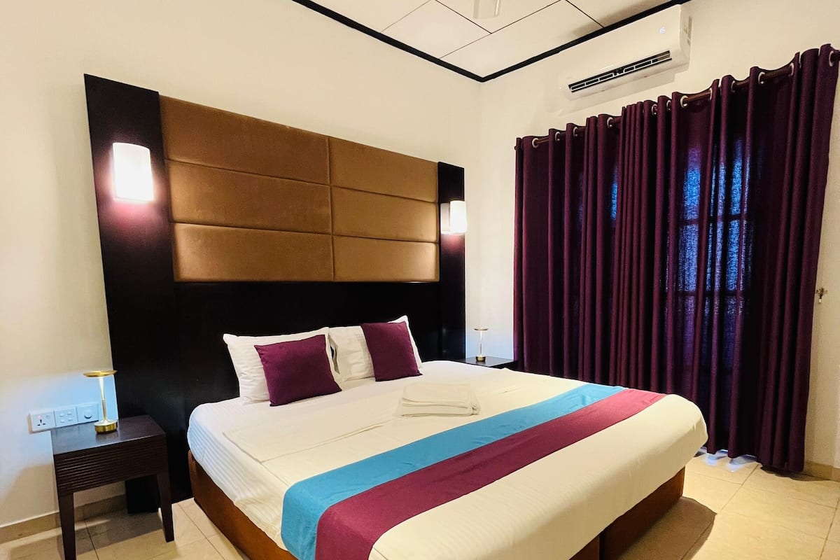 خزنة داخل الغرفة وواي فاي مجانًا