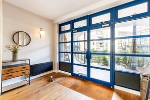 Interior - Shoreditch Gem by Spitalfields (London)
