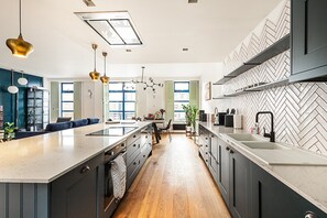Fridge, microwave, dishwasher, coffee/tea maker - Shoreditch Gem by Spitalfields (London)